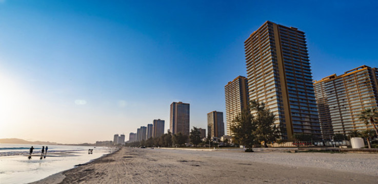 假日的海灘