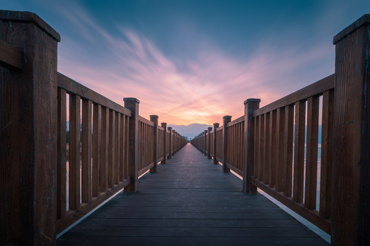 邛海棧道