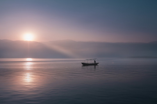 邛海漁船