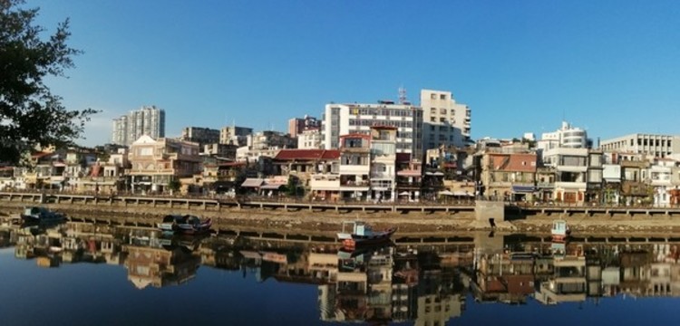 岸邊
