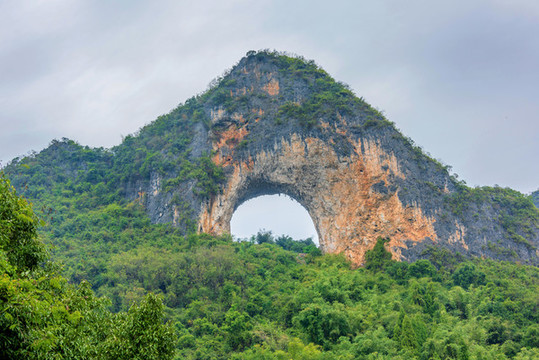 中國廣西桂林陽朔月亮山風景區(qū)