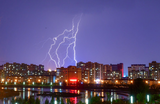 城市閃電