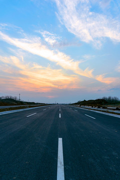 公路晚霞