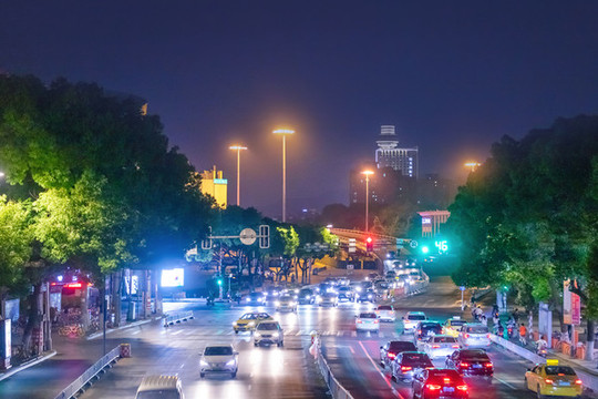 城市風(fēng)光夜景車流燈光光軌
