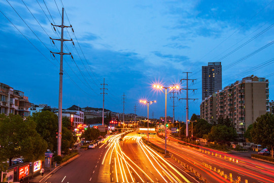 城市夜景燈光車流長曝光