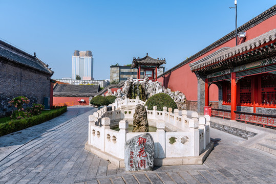 中國遼寧沈陽故宮的御花園