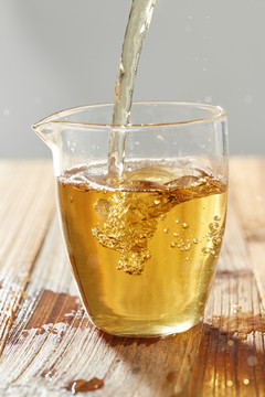 白茶茶湯