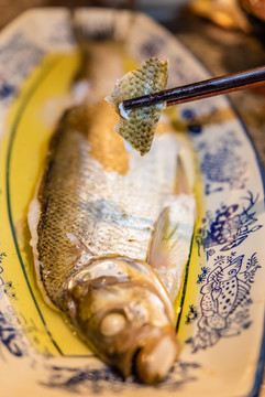 一盤雞汁白魚清蒸魚