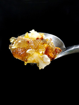 桃膠雪燕皂角米糖水