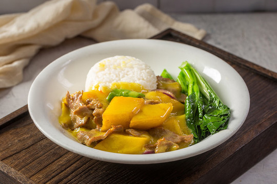咖喱薯仔牛肉飯