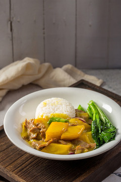 咖喱薯仔牛肉飯