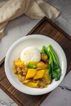 咖喱薯仔牛肉飯