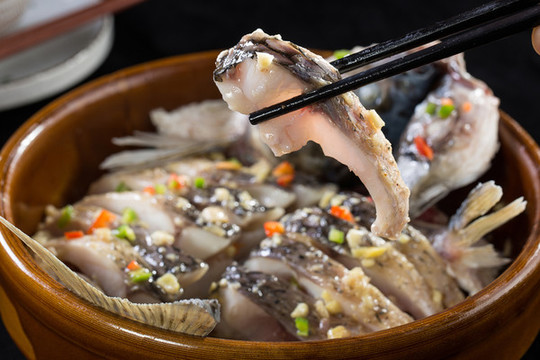 鹽油砵仔蒸河鯇