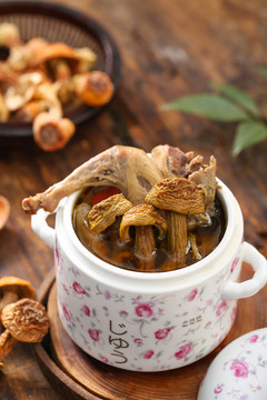 姬松茸鴿子湯