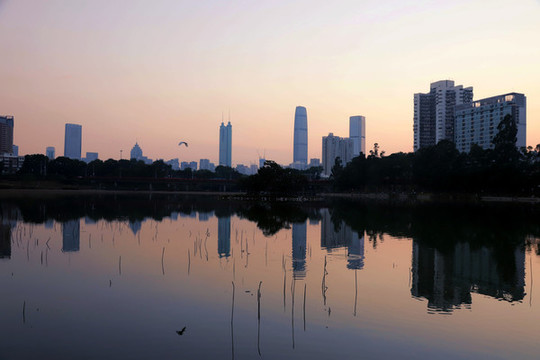 深圳洪湖公園傍晚景色