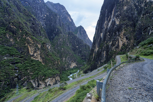 丙察察盤山公路