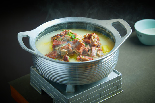土豆燉臘排骨