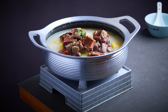 土豆燉臘排骨