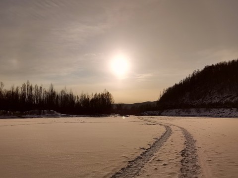 冰雪斜陽(yáng)