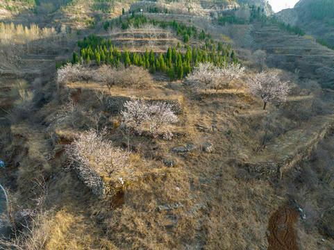 航拍濟(jì)南金剛纂村盤(pán)山路