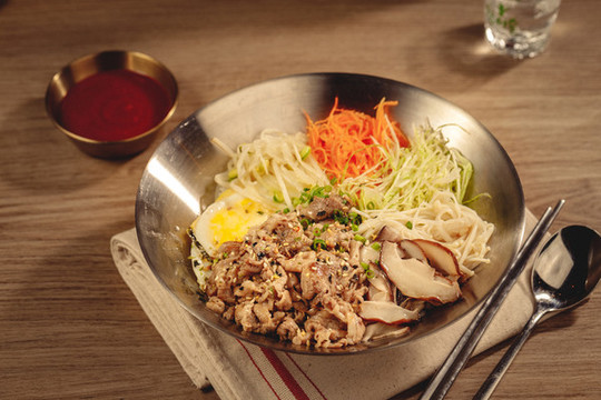 肥牛石鍋拌飯
