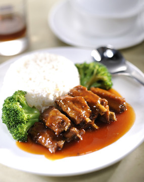 秘制排骨飯
