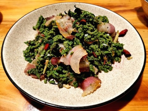 臘肉炒桑樹花