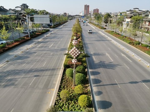曲沾大道古鎮(zhèn)道路景觀綠化