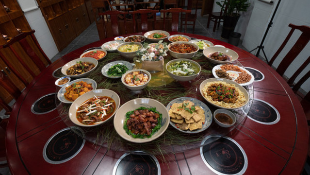 一桌美食
