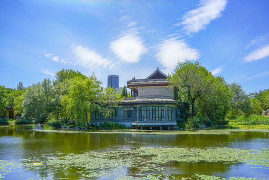 天津北寧公園中式園林湖景