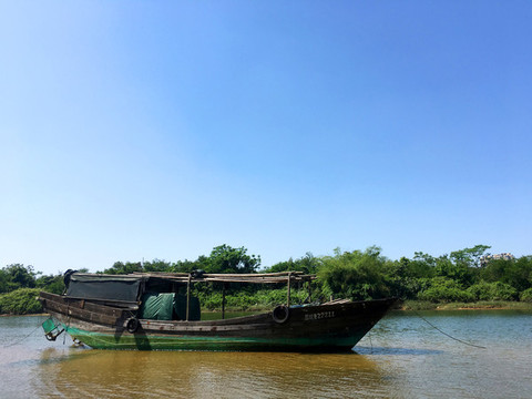 江面魚船