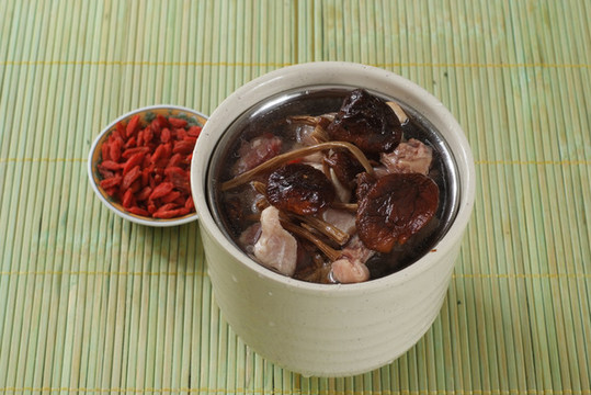 茶樹(shù)菇老鴨