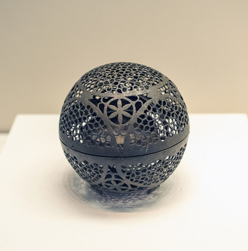 鏤空繡球熏香銅爐