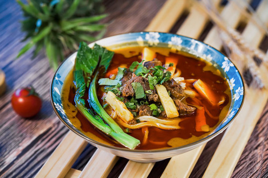 鹵牛肉面