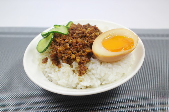 鹵肉飯
