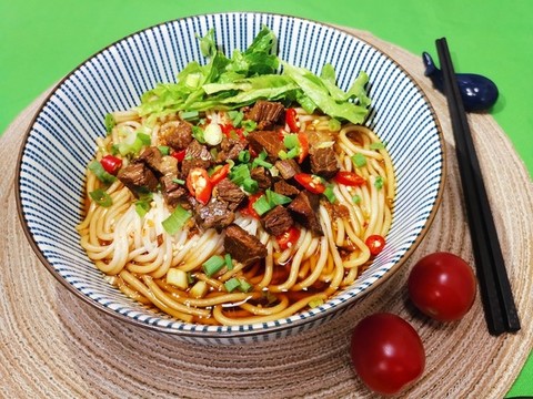招牌紅燒牛肉圓粉