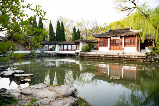 湖水園林