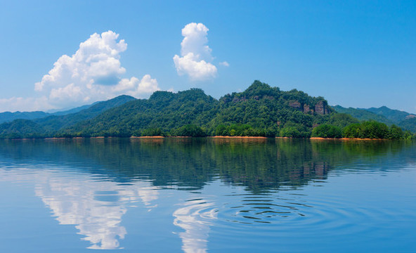 湖泊山水