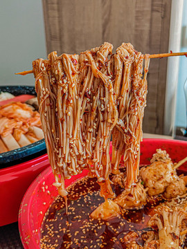 金針菇缽缽雞