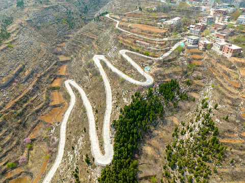 航拍濟南南部山區(qū)盤山公路