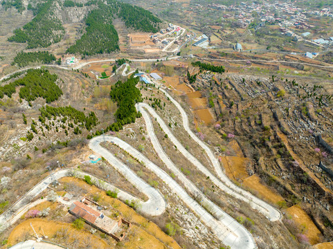 航拍濟(jì)南南部山區(qū)盤山公路