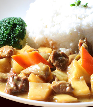 咖喱土豆牛腩飯
