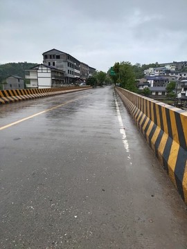 雨后的馬路