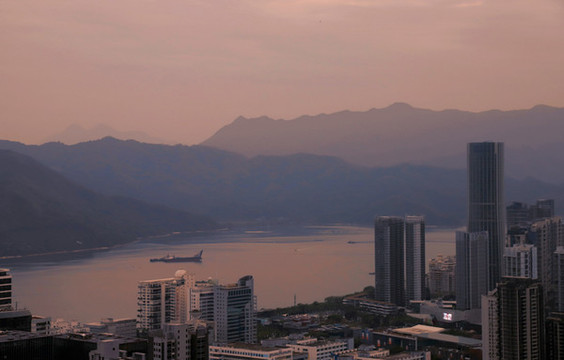 鹽田港區(qū)傍晚景色