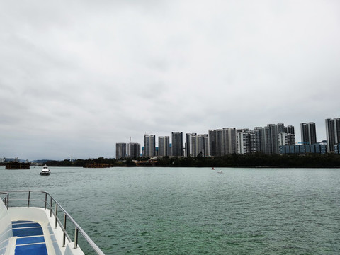 江面遠眺高樓