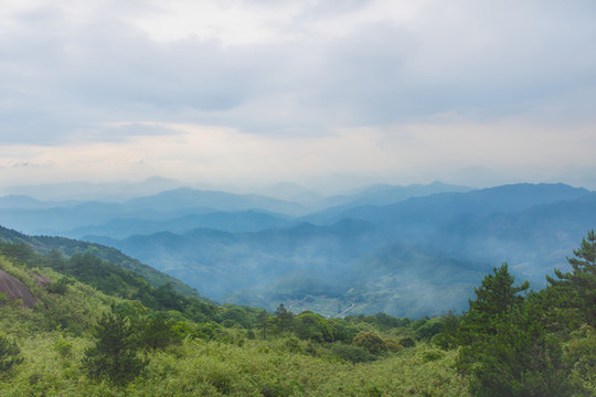山頂?shù)娘L(fēng)光
