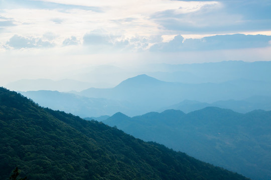 山頂?shù)娘L(fēng)光