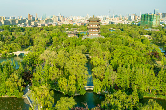 航拍濟(jì)南大明湖風(fēng)光