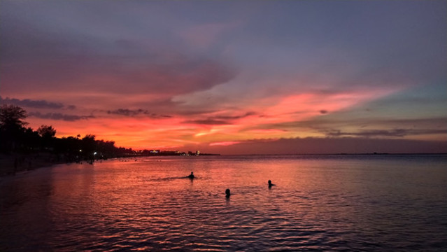 海上夕陽(yáng)紅