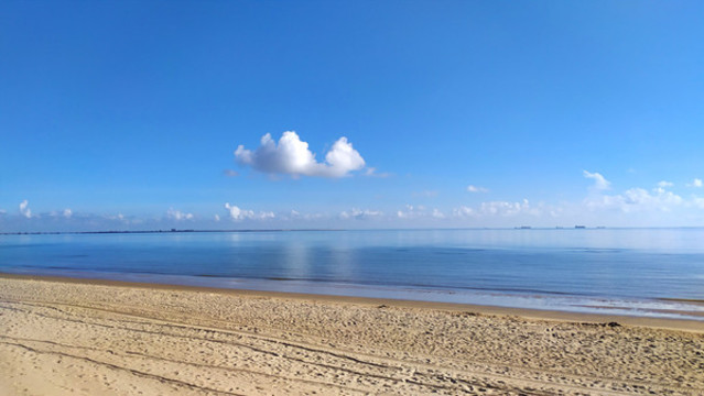藍天白云大海沙灘